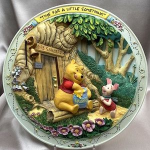 Winnie the Pooh and Friends Collection 3D Plate by the Bradford Exchange.